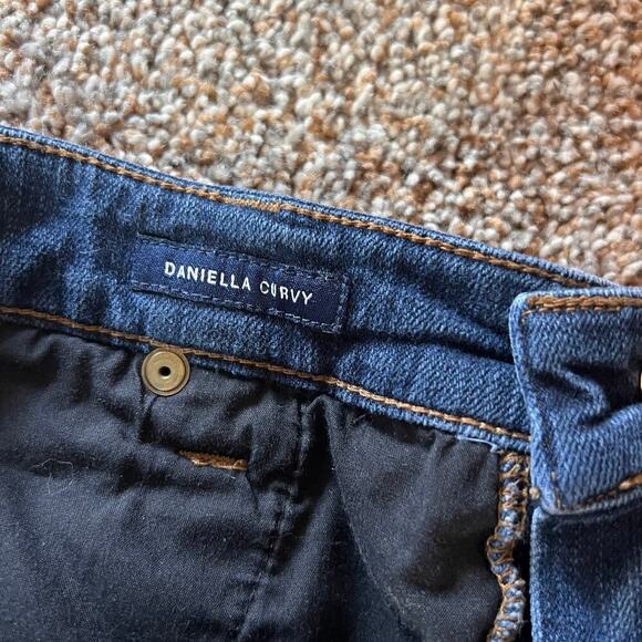 Chaps Womens' Daniella Curvy Straight Leg Slimming Fit Denim Jeans  Size 12 - Picture 7 of 8